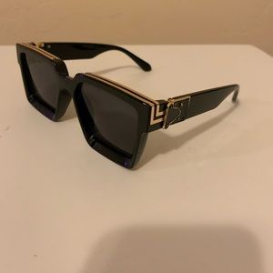 Oversized sunglasses